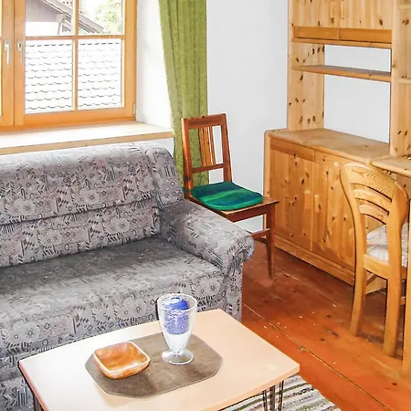Apartment Attraktive Ferienwohnung Ehrw, *
